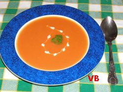 O porţie de supă crema de legume